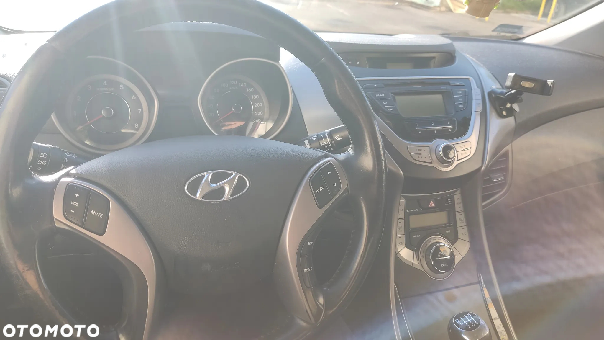 Hyundai Elantra 1.6 Comfort - 6