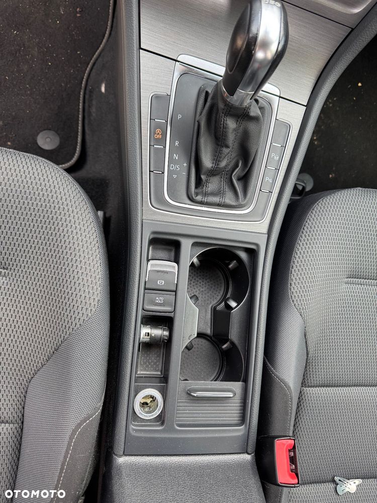 Volkswagen Golf - 10