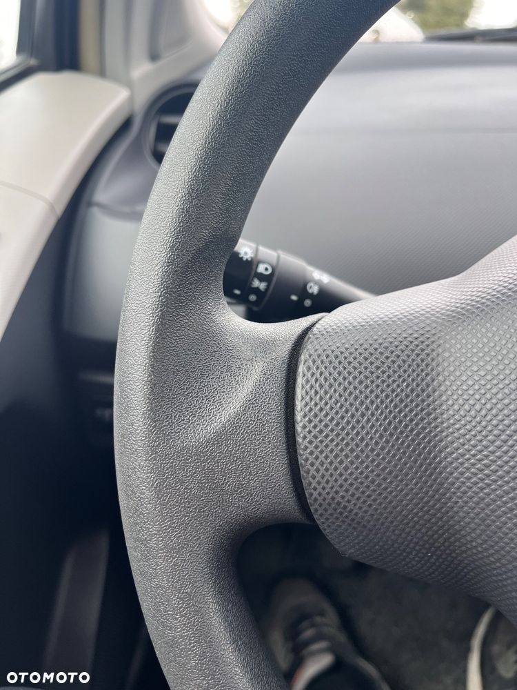 Toyota Yaris - 12