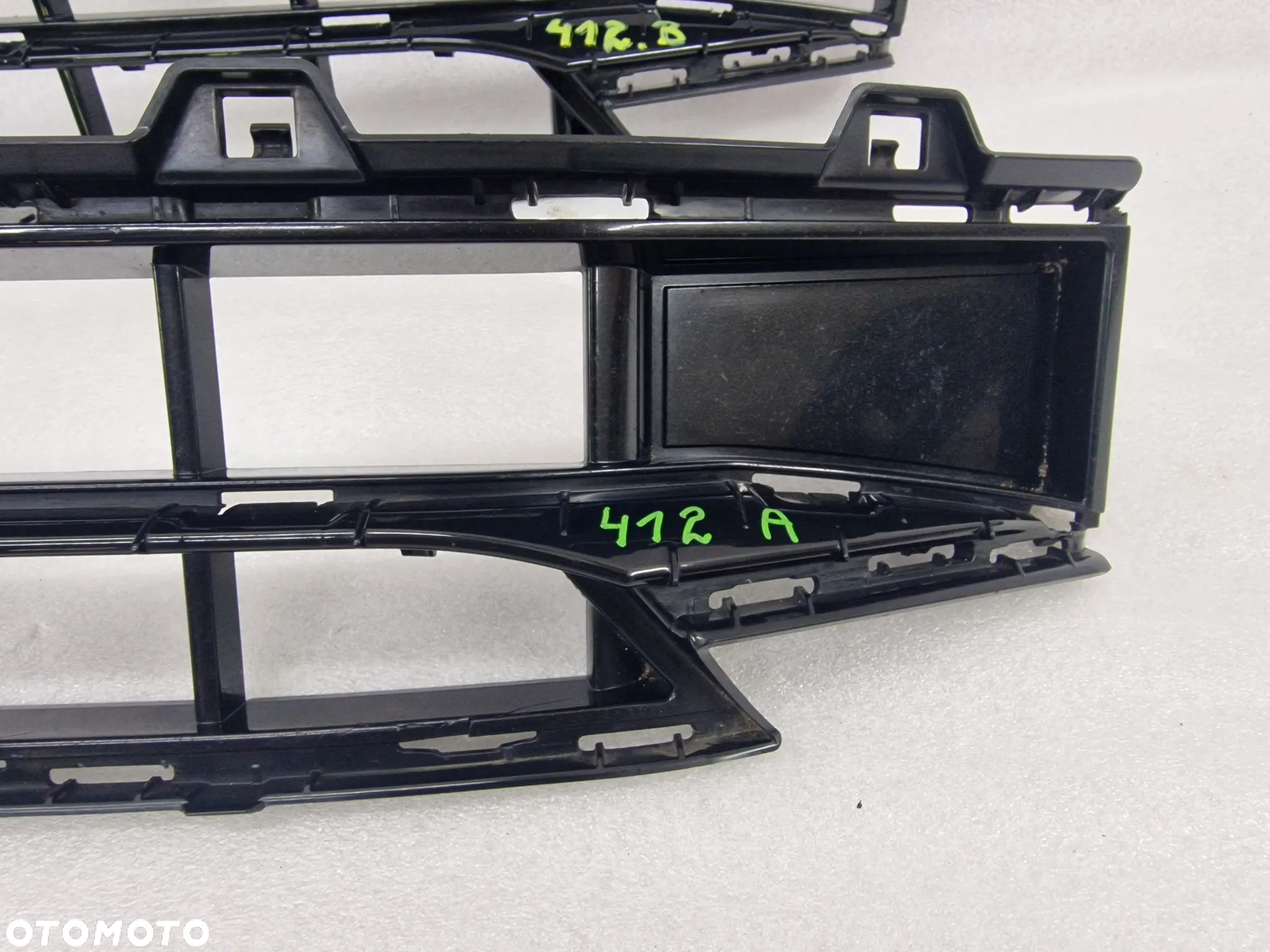 BMW 1 F40 SPORT 19- KRATKA ŚRODKOWA ZDERZAKA PRZEDNIEGO PRZÓD , NR 511117462937 / 17462937 / 211636 / 51117462936 / 7462936 ,  NR AUKCJI KR412 - 2