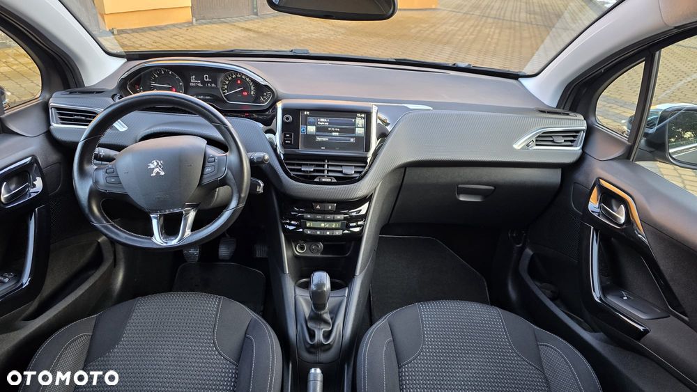 Peugeot 208 1.2 PureTech GPF Signature S&S - 11