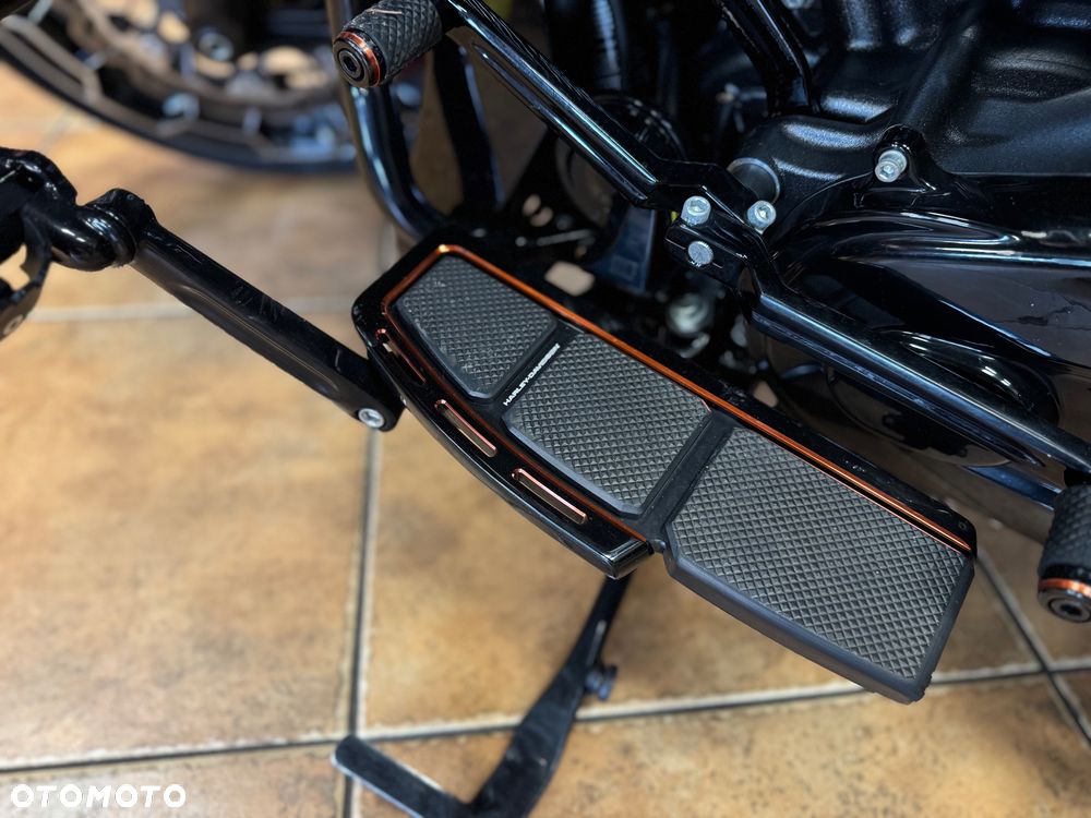 Harley-Davidson Touring Road Glide - 23