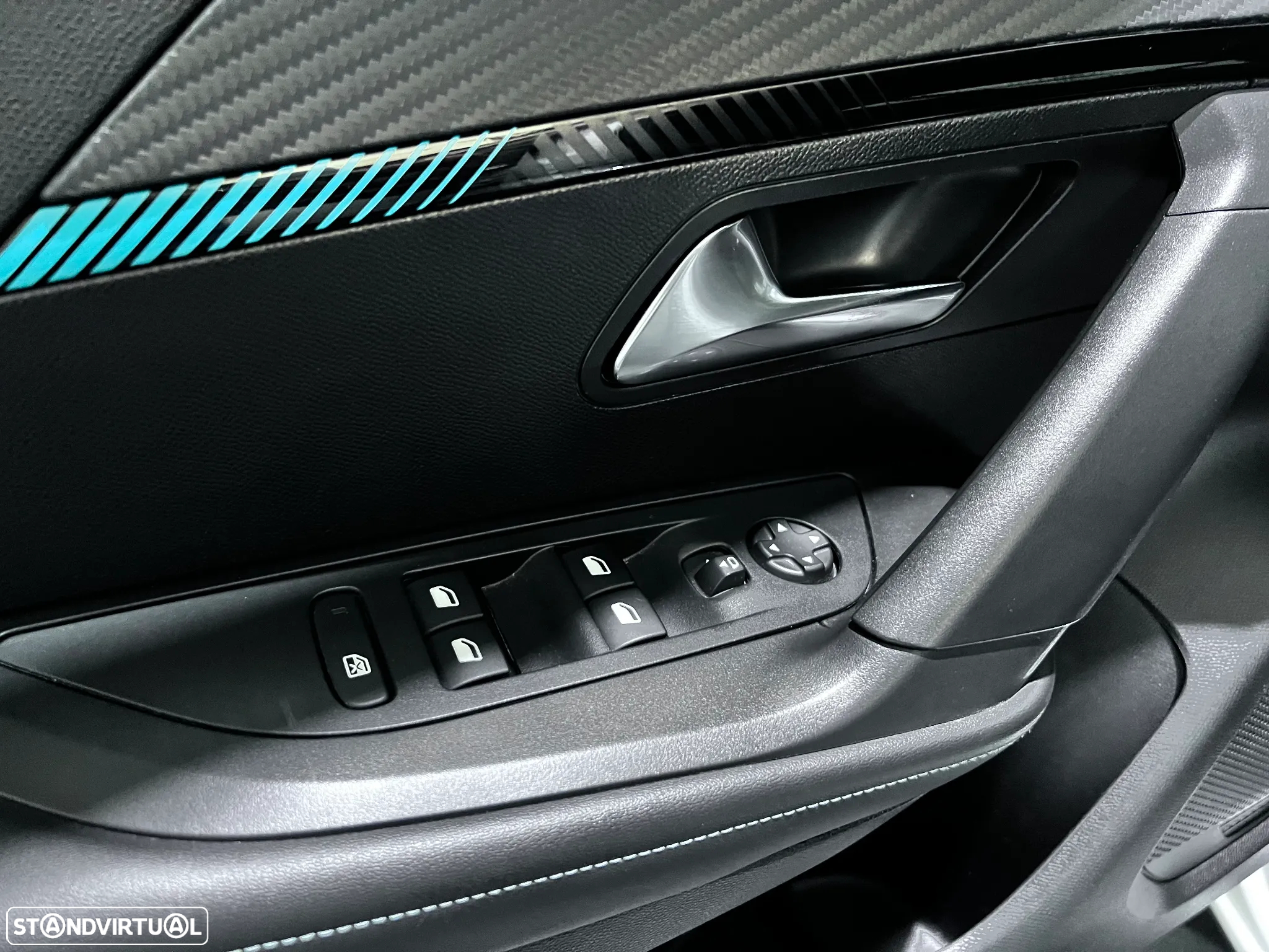 Peugeot 2008 1.2 PureTech Allure Pack EAT8 - 9