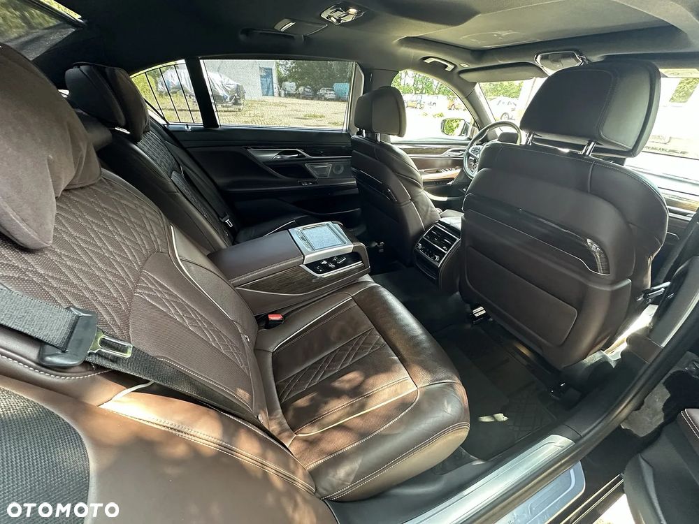 BMW Seria 7 740Le xDrive iPerformance - 9