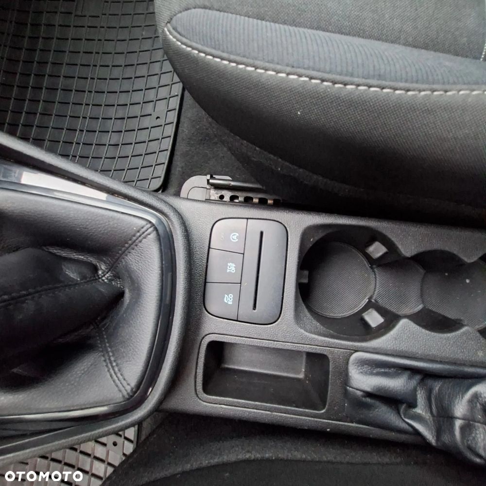 Ford Fiesta VAN - 18