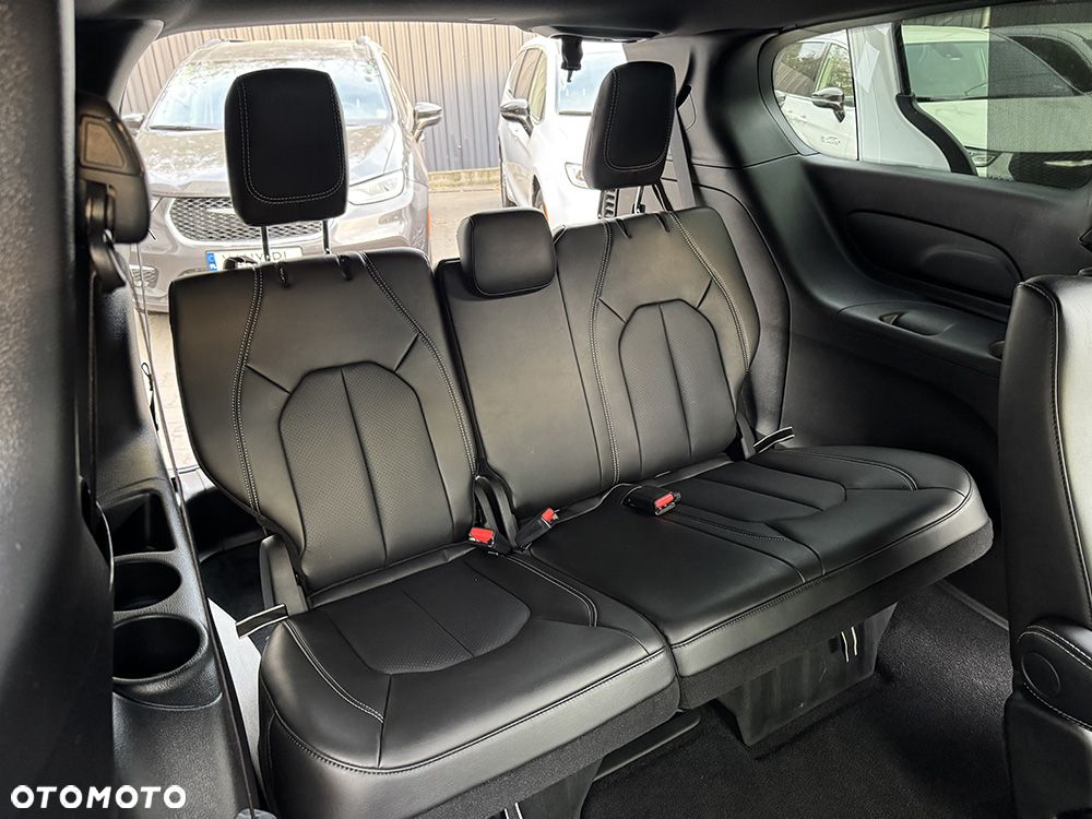 Chrysler Pacifica - 21