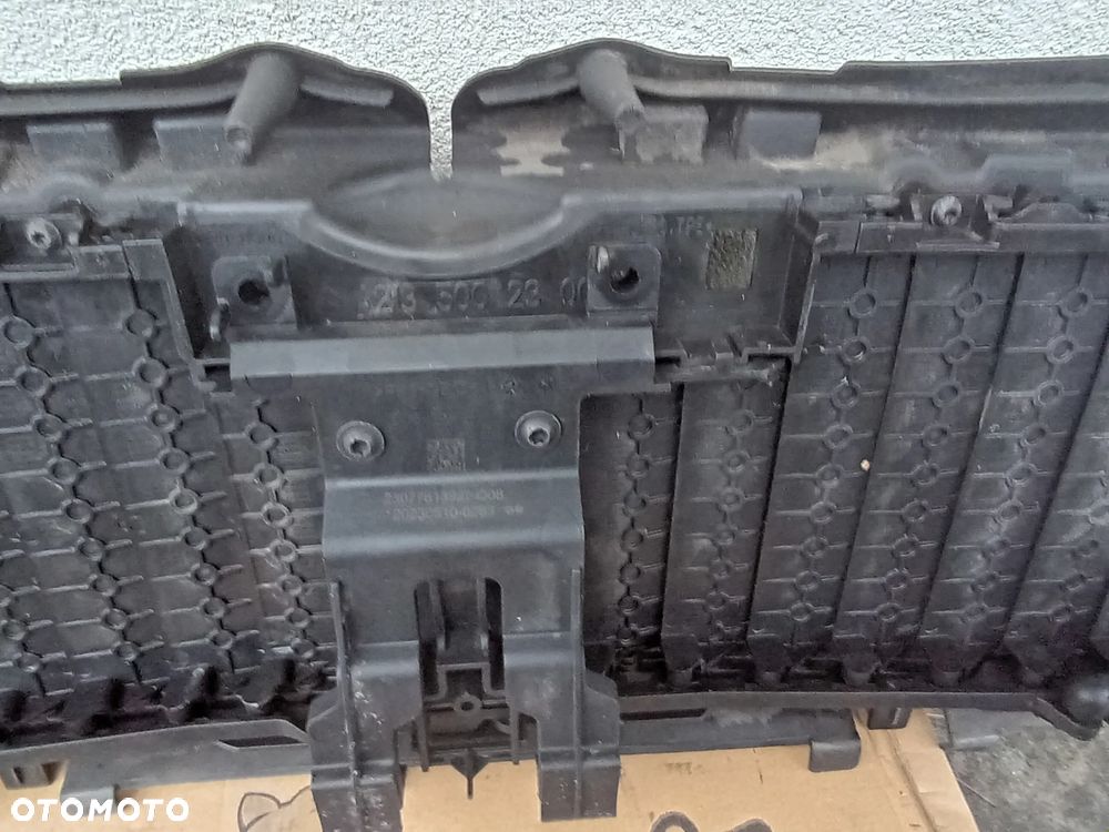 MERCEDES E-KLASA W213 ŻALUZJA ROLETA WLOT KIEROWNICA POWIETRZA A2135002300 - 9