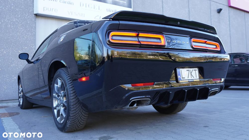 Dodge Challenger - 9