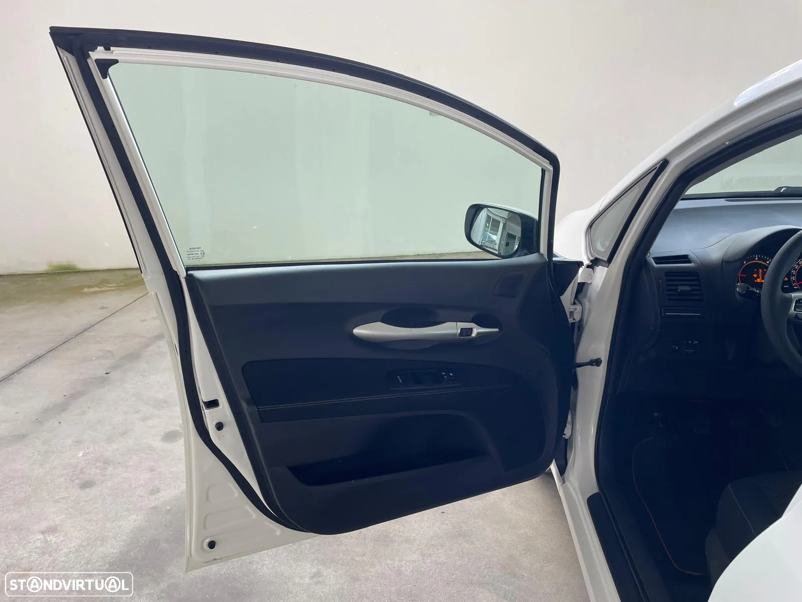 Toyota Auris 1.4 D-4D Exclusive - 23