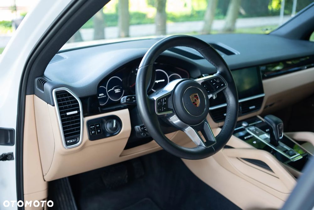 Porsche Cayenne Standard - 12