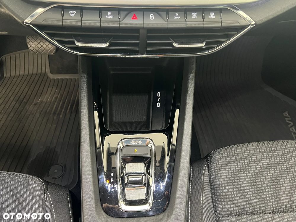 Skoda Octavia 2.0 TSI 4x4 Style DSG - 22