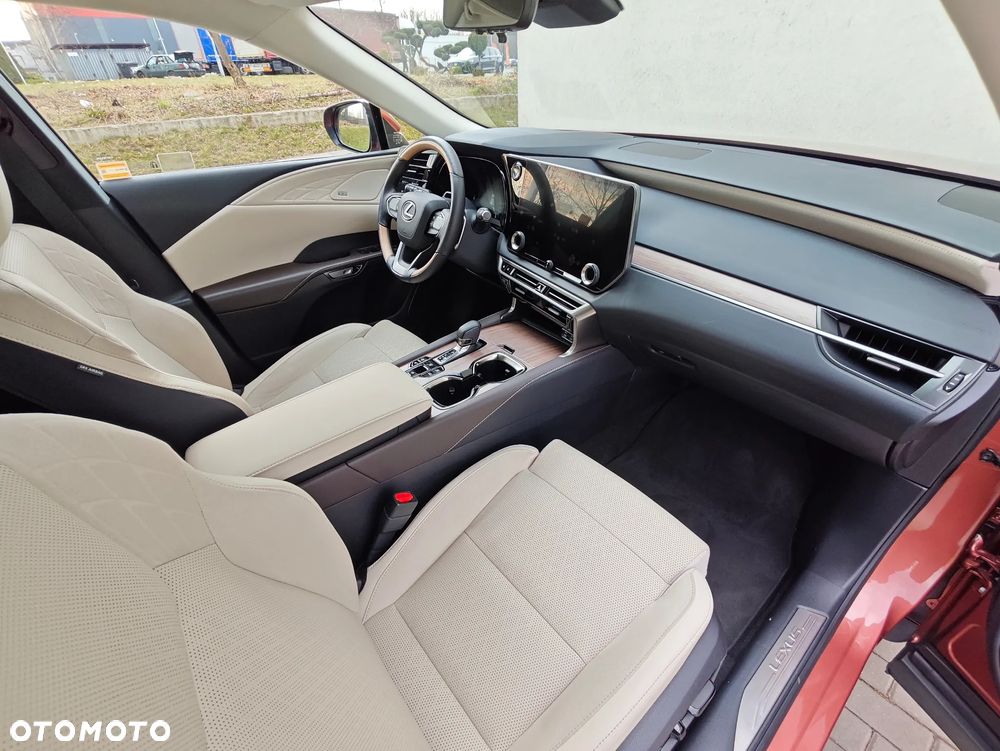 Lexus RX 450h+ Omotenashi - 4