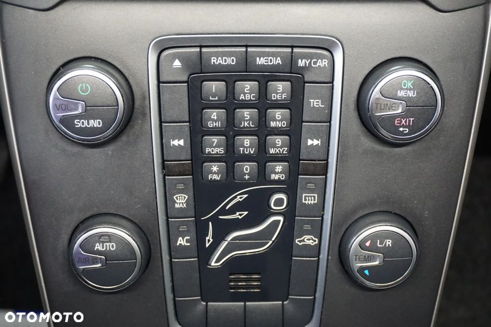 Volvo V40 D2 - 32