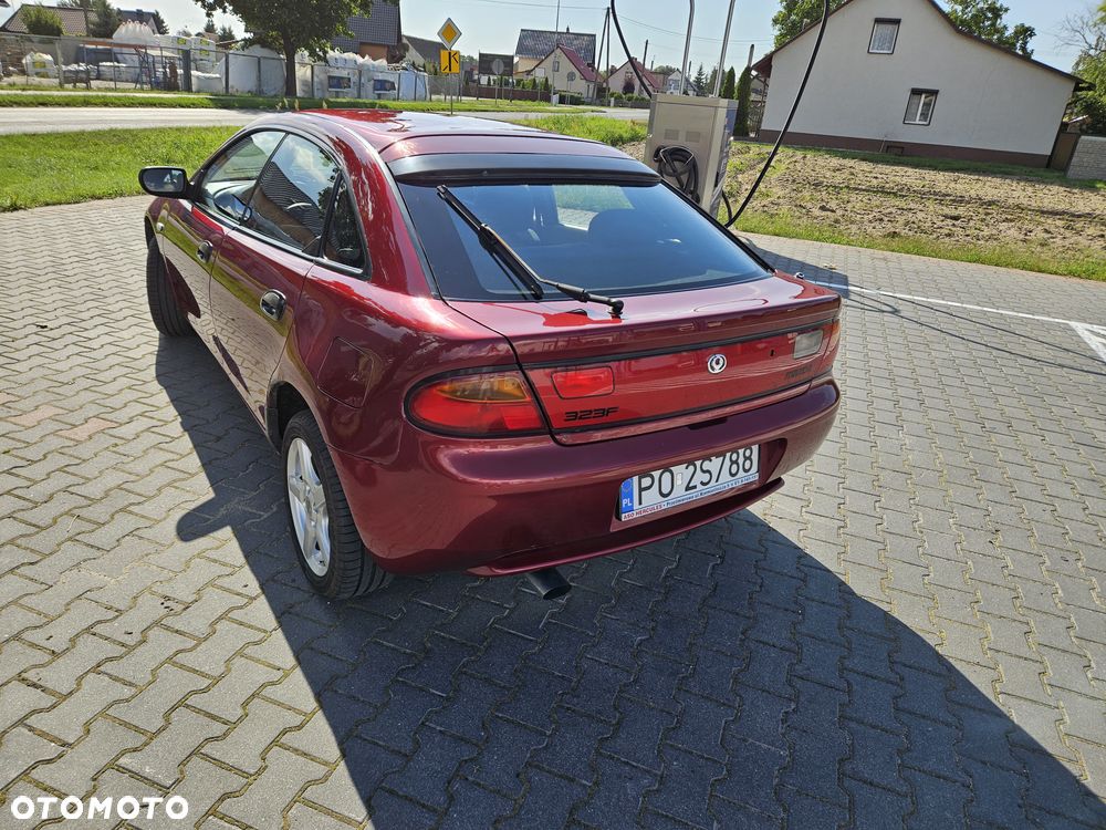 Mazda 323F - 6