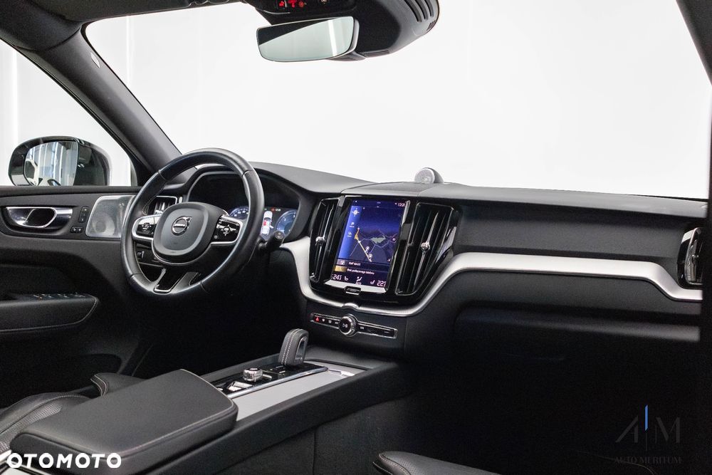 Volvo XC 60 B4 D AWD Ultimate Dark - 18