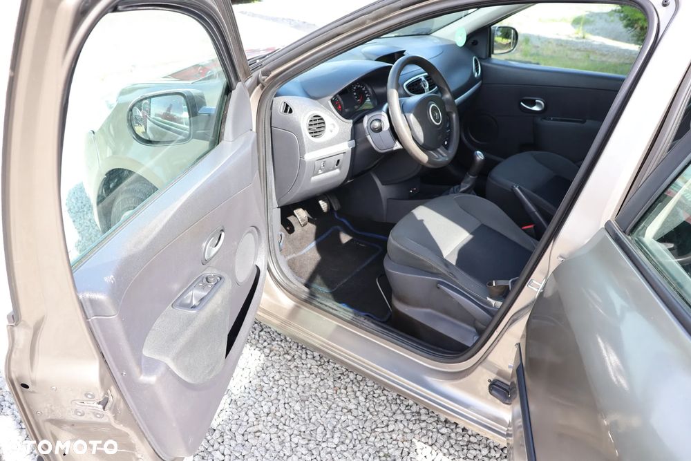 Renault Clio 1.2 16V Dwudziestka - 9