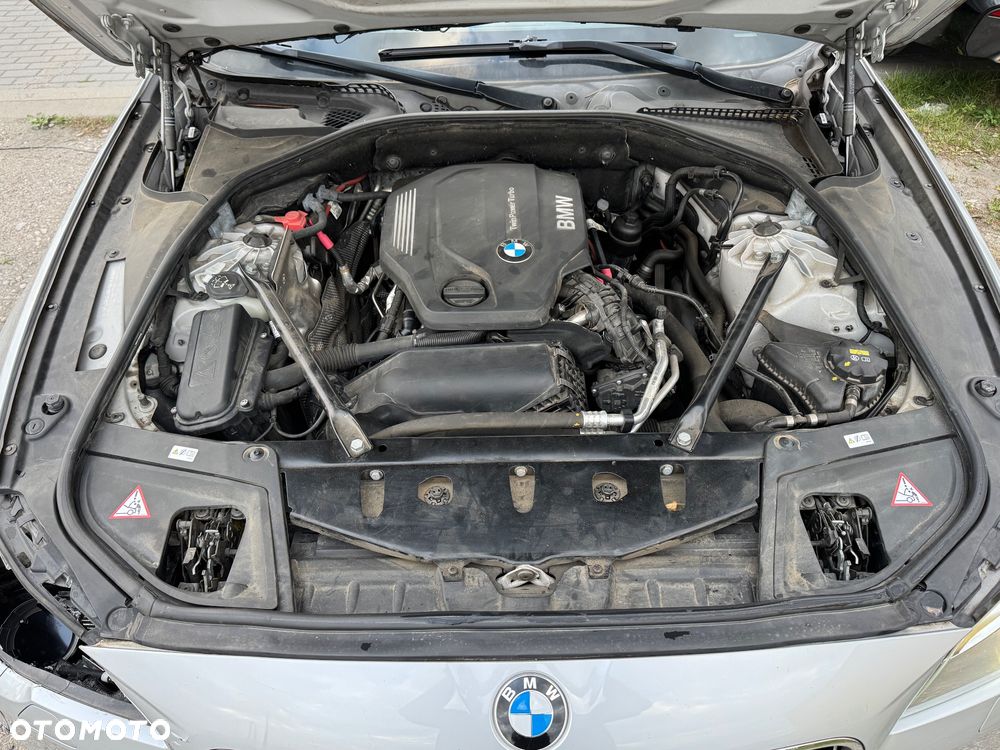 BMW Seria 5 518d - 24