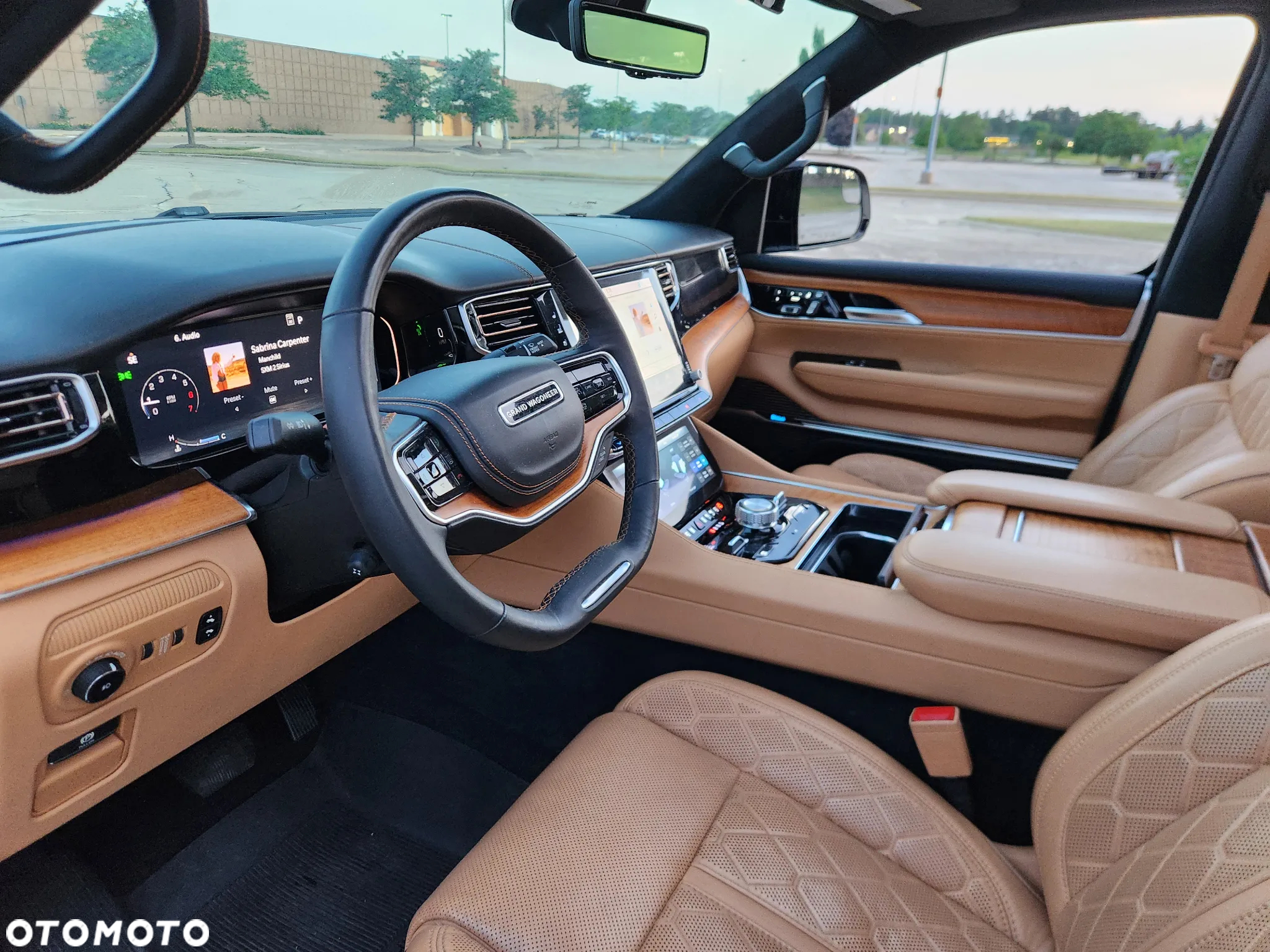 Jeep Grand Wagoneer - 25