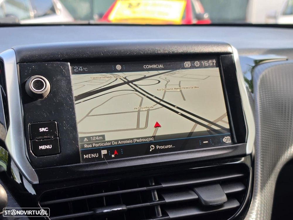 Peugeot 2008 1.2 PureTech Allure EAT6 - 21