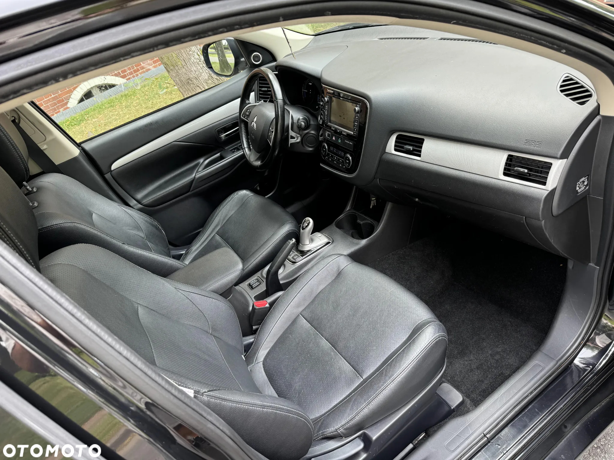 Mitsubishi Outlander 2.0 4WD Plug-In Hybrid - 9