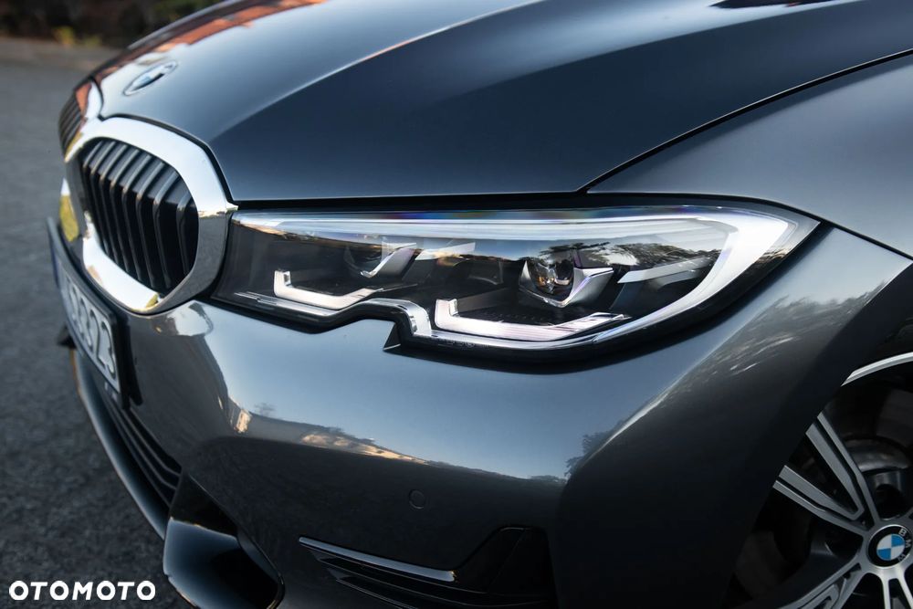 BMW Seria 3 330i xDrive Sport Line - 18