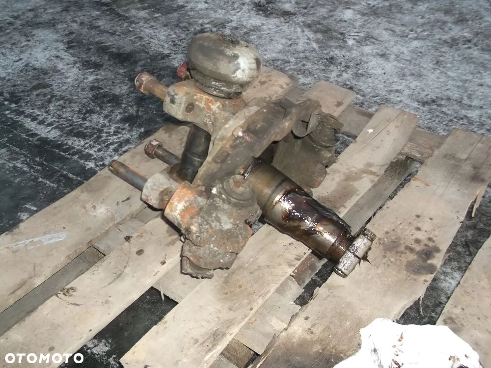 Zwrotnica piasta Iveco Magirus 6x4 4x2 8x4 - 3