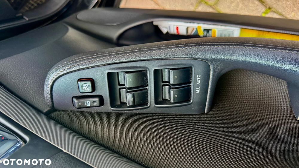 Toyota Avensis 1.8 VVT-i Sol - 19