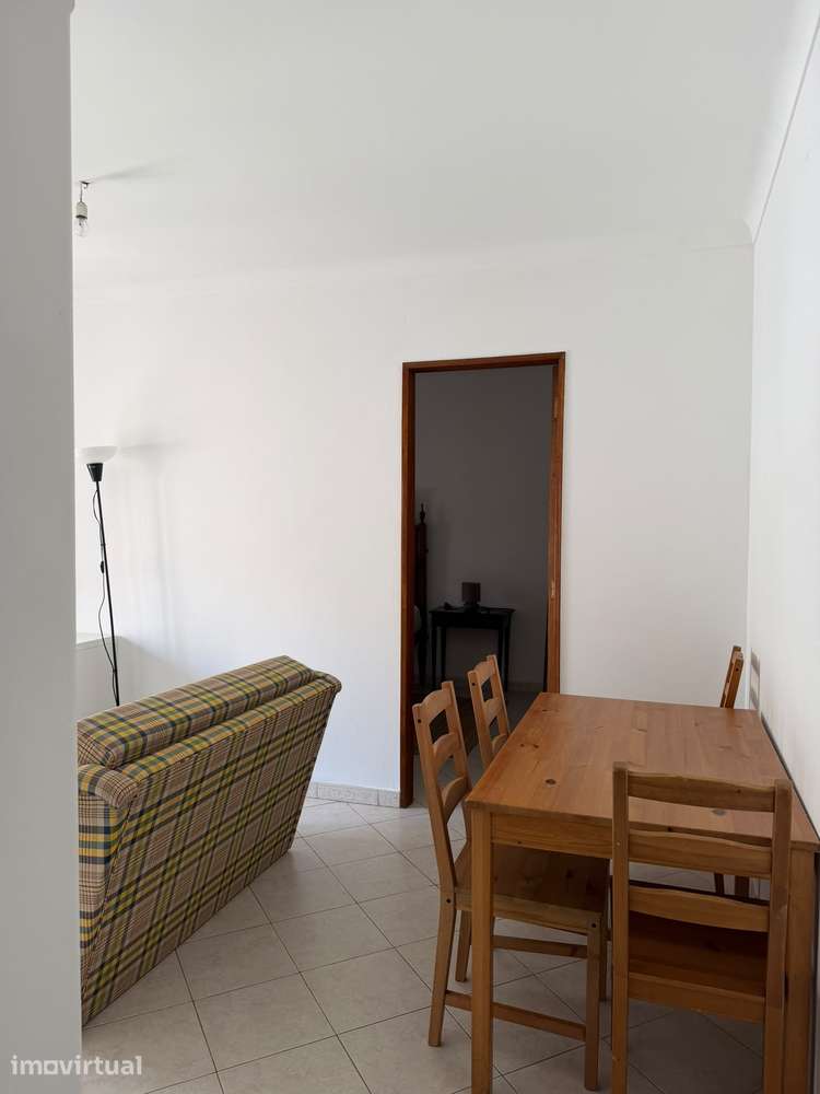 Apartamento T1 perto do CCC e Rodoviária com varanda - Grande imagem: 5/15
