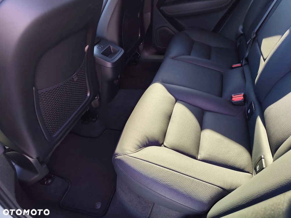Volvo XC 60 B5 B AWD Essential - 24
