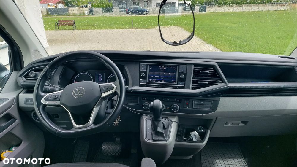 Volkswagen Caravelle - 9