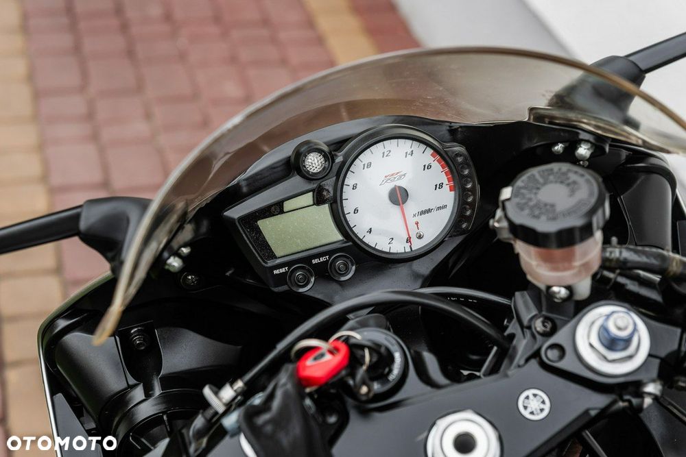 Yamaha R6 - 9