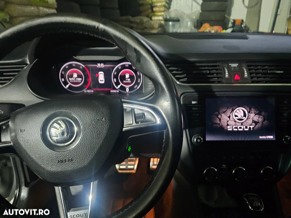 Skoda Octavia Combi 2.0 TDI DSG 4X4 Scout - 7
