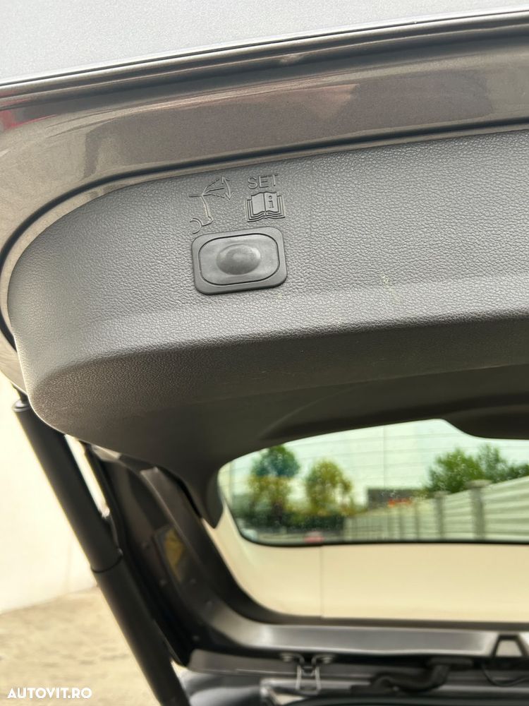 Ford Kuga 2.0 TDCi Powershift 4WD Titanium - 5