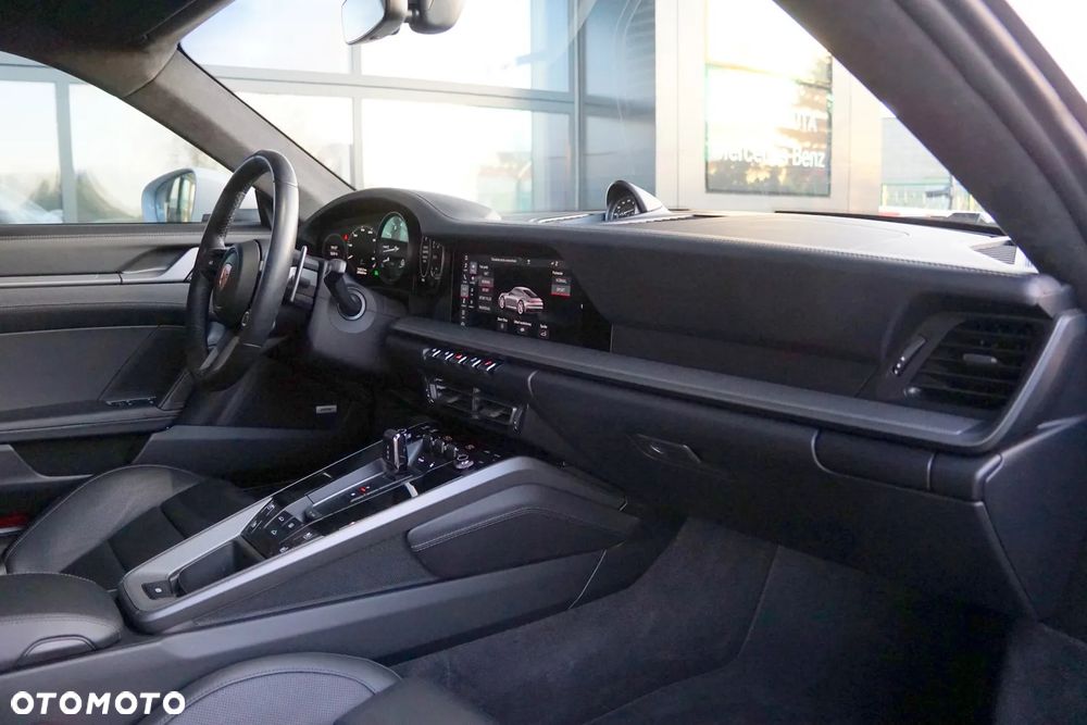 Porsche 911 Carrera 4S - 31