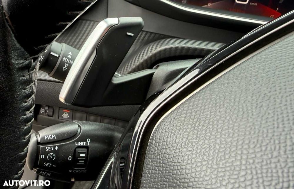 Peugeot 2008 1.5 BlueHDI 130 S&S EAT8 Allure - 23