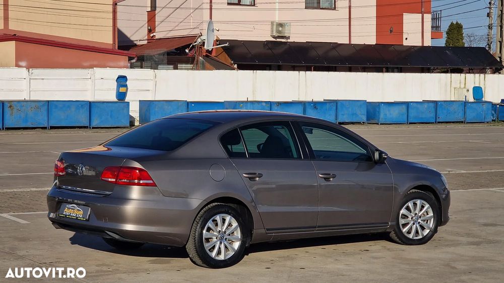 Volkswagen Passat 1.6 TDI DPF BlueMotion Technology Comfortline - 20