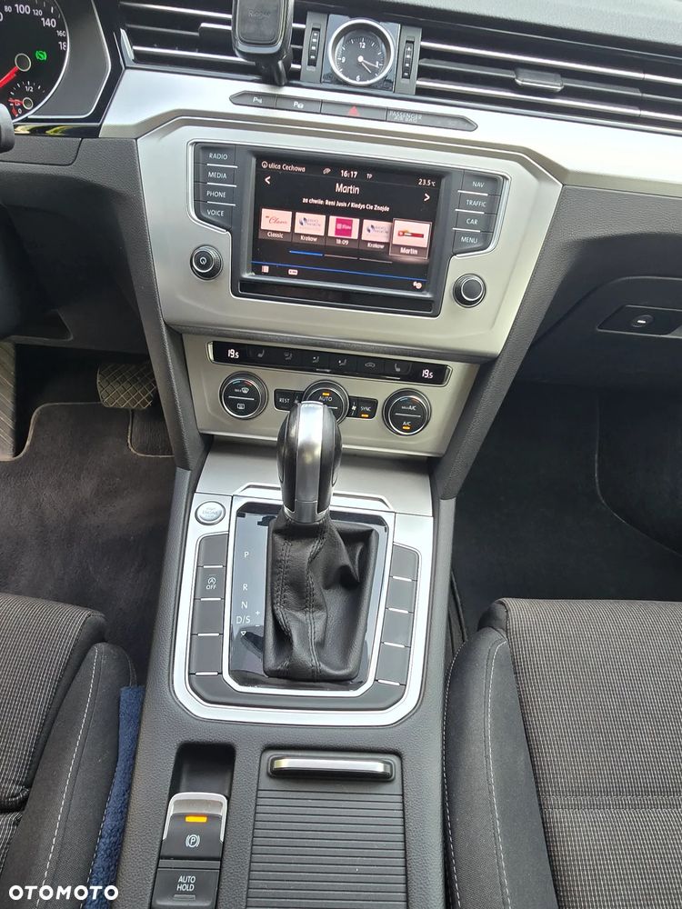 Volkswagen Passat - 11