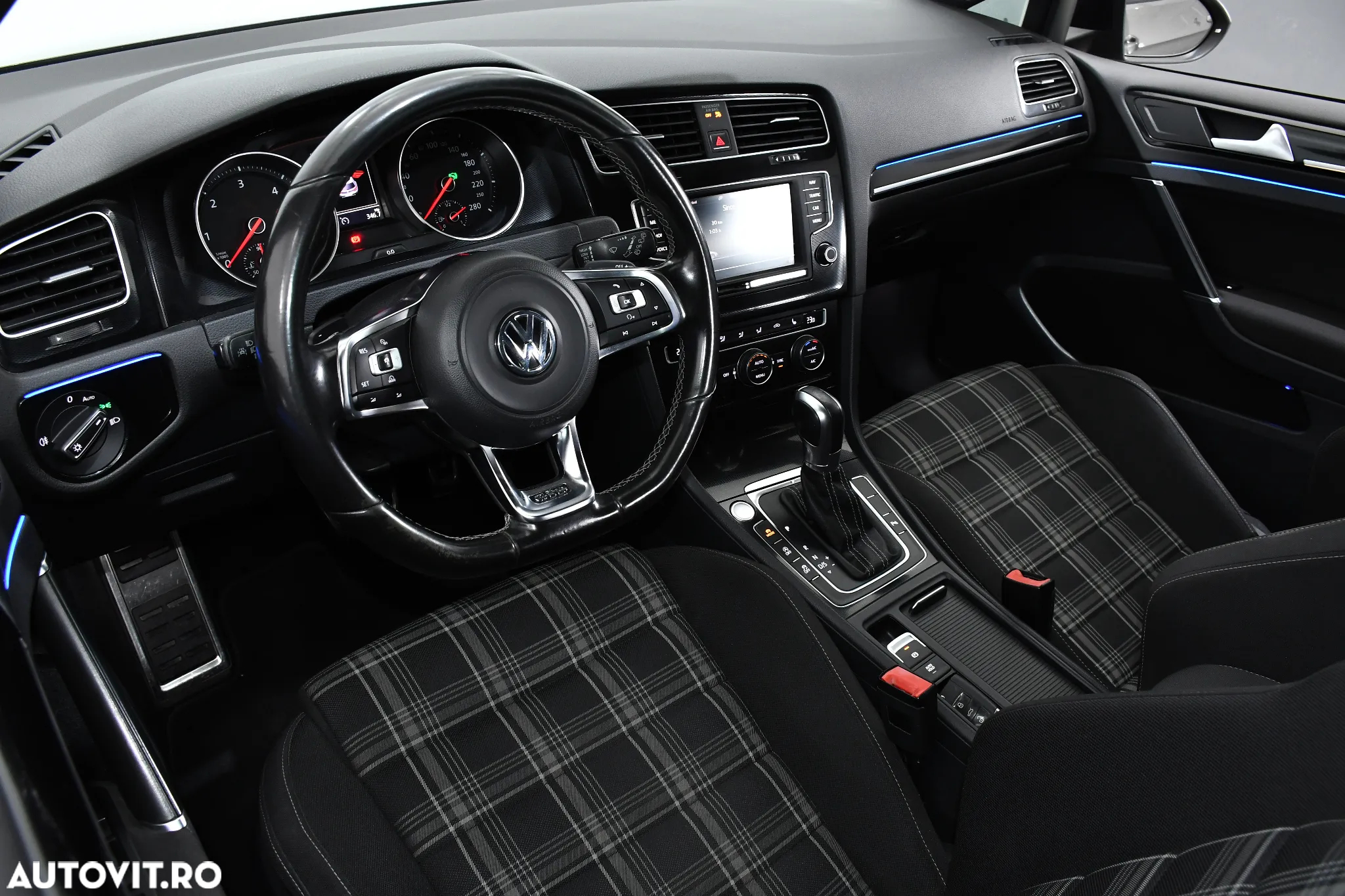 Volkswagen Golf 2.0 TDI DPF BMT DSG GTD - 12
