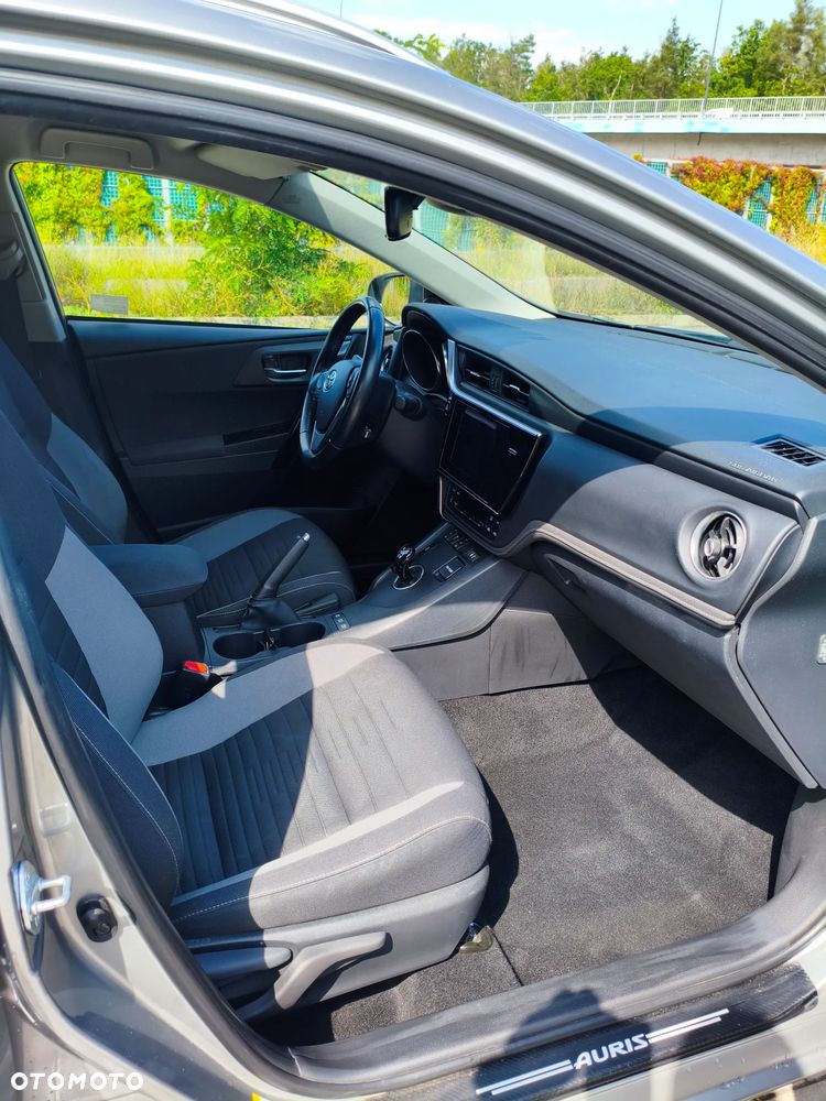 Toyota Auris Hybrid 135 Prestige - 12