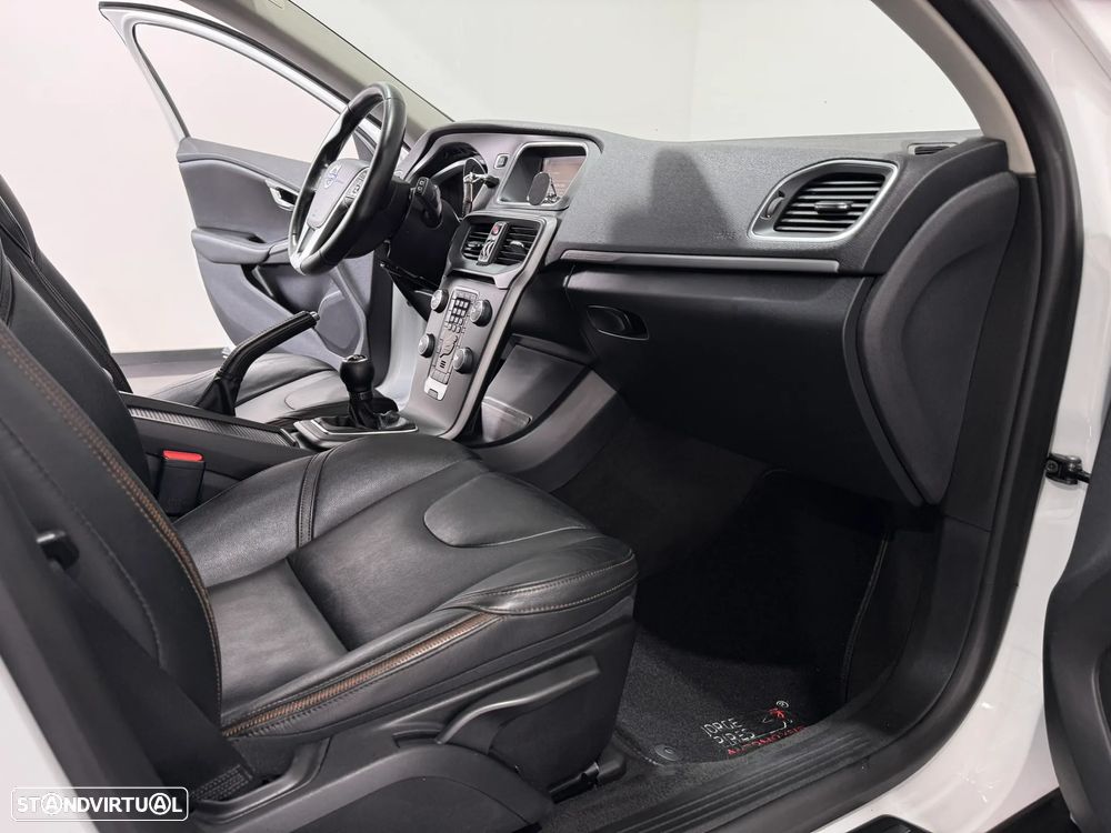 Volvo V40 Cross Country D2 Momentum - 33