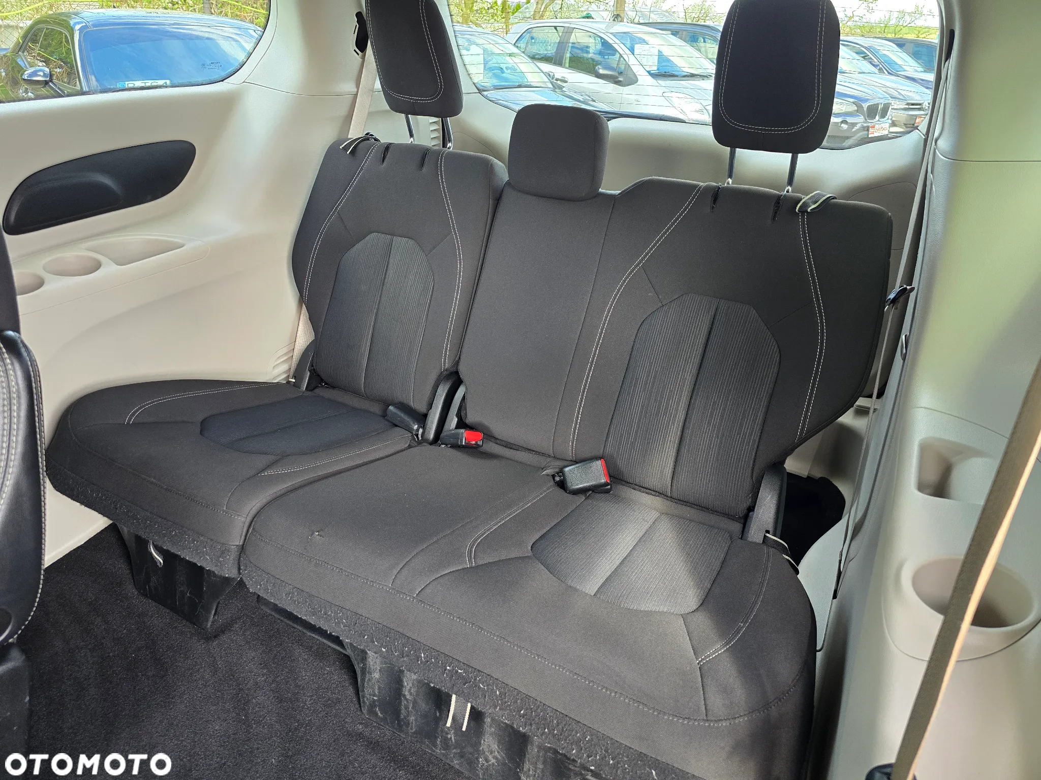 Chrysler Pacifica - 10