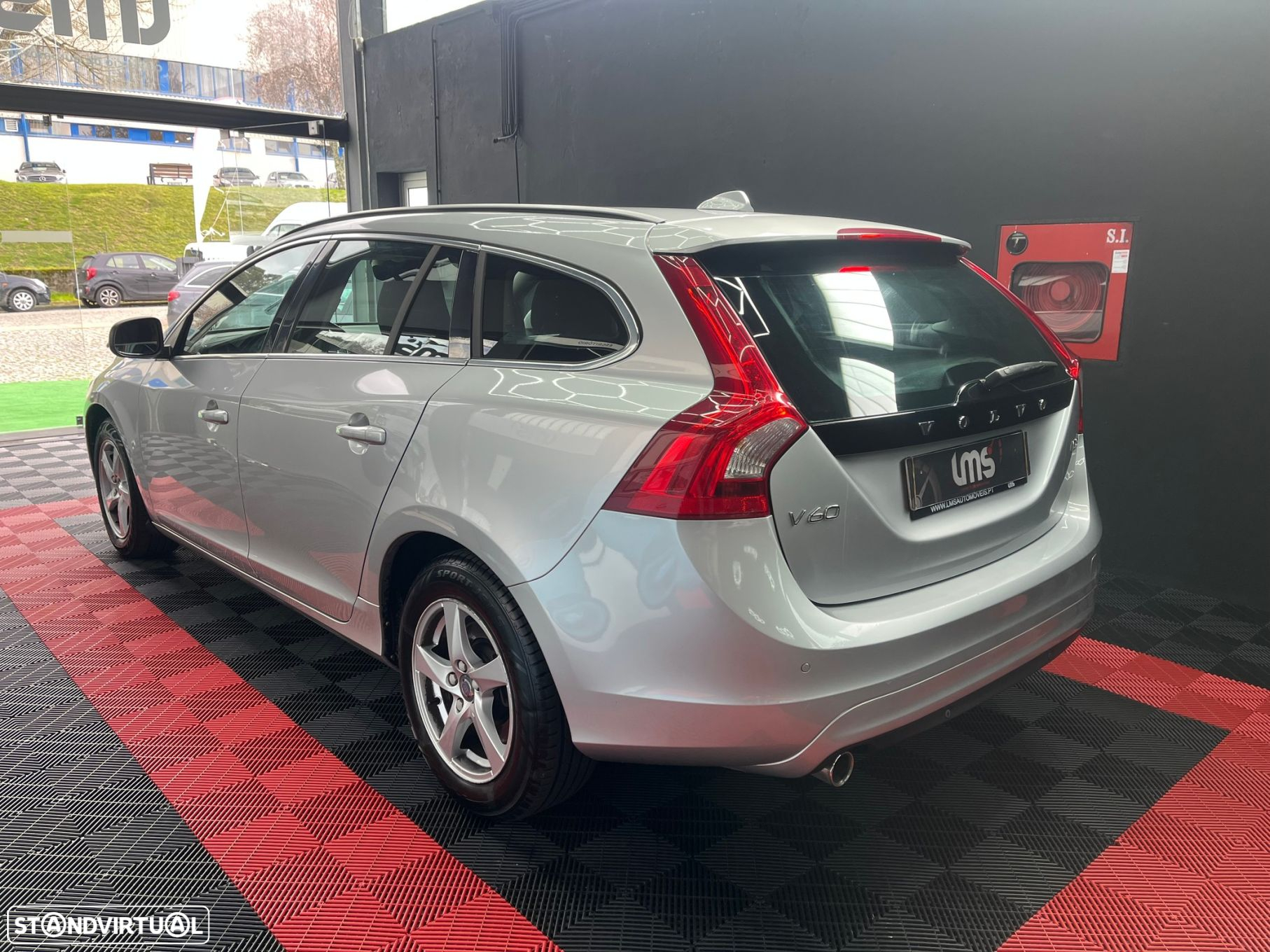 Volvo V60 2.0 D2 Kinetic Geartronic - 6