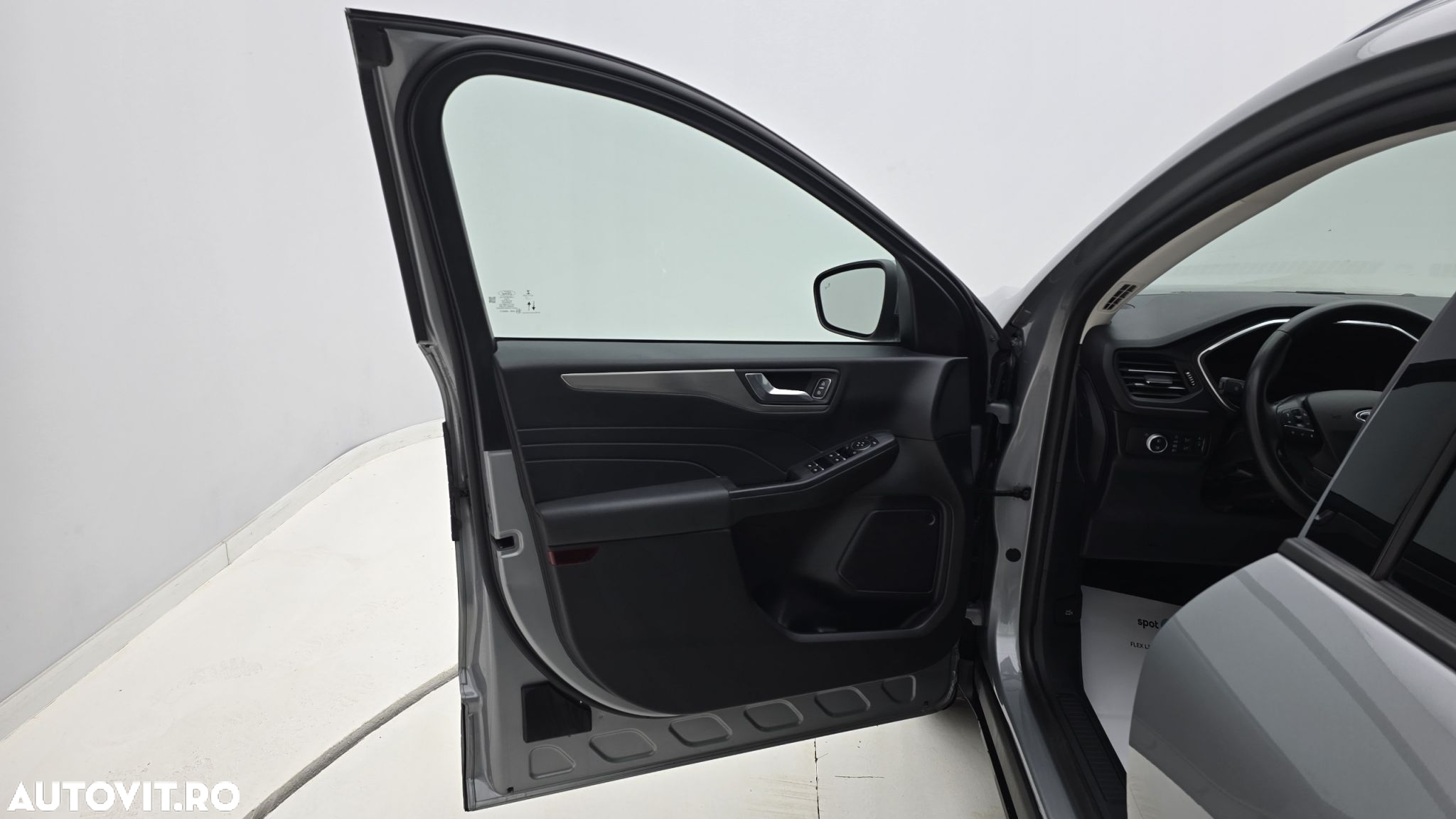 Ford Kuga - 10