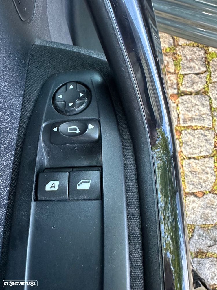 Peugeot 208 1.2 PureTech Style - 18