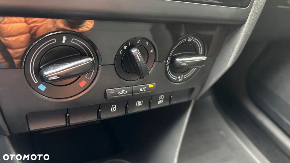 Skoda RAPID 1.0 TSI Active - 17