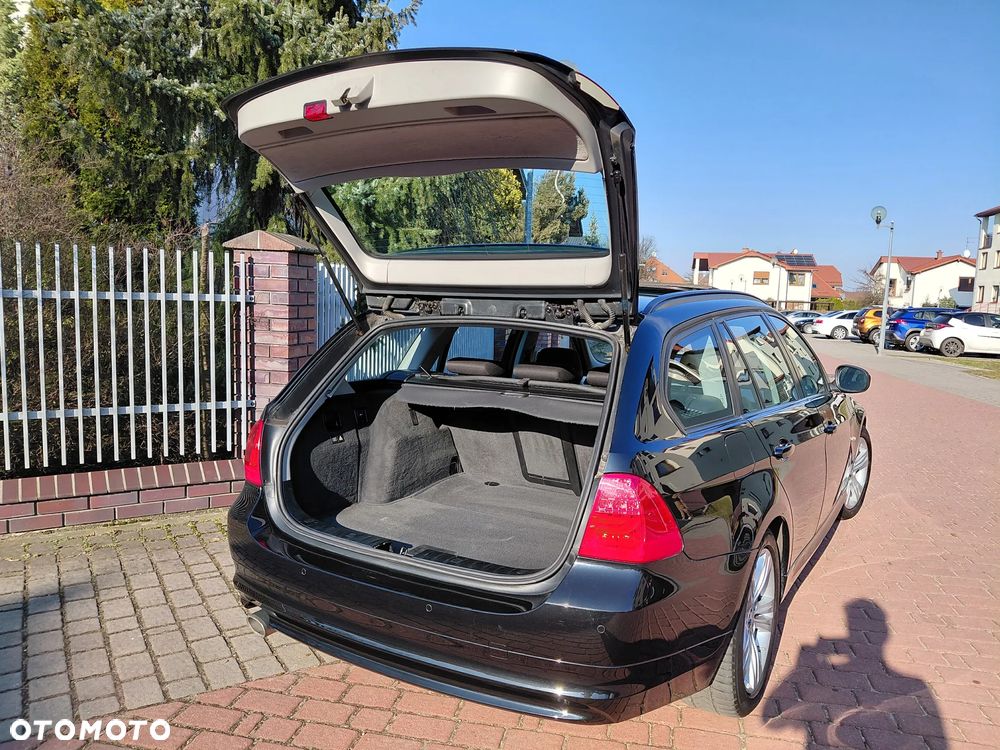 BMW Seria 3 320d DPF Edition Sport - 17