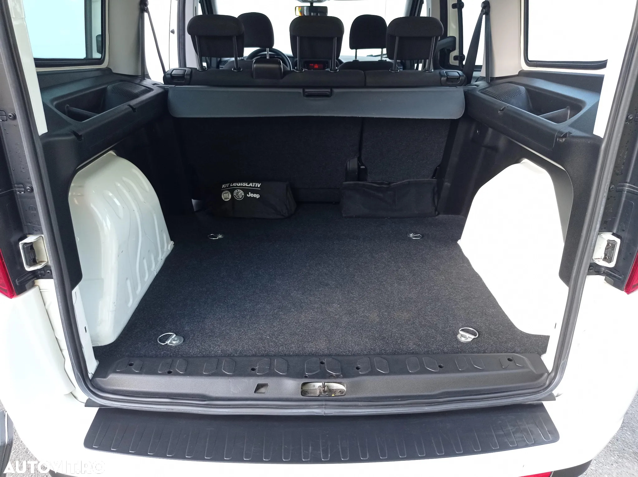 Fiat Doblo Combi 1.6 Mjet 105 CP Maxi Confort - 23