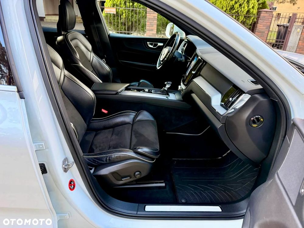 Volvo XC 60 D4 AWD R-Design - 21