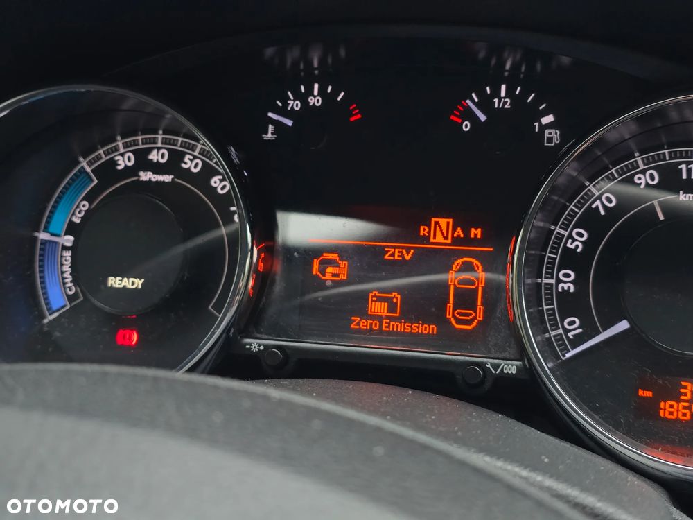 Peugeot 3008 Hybrid4 - 32