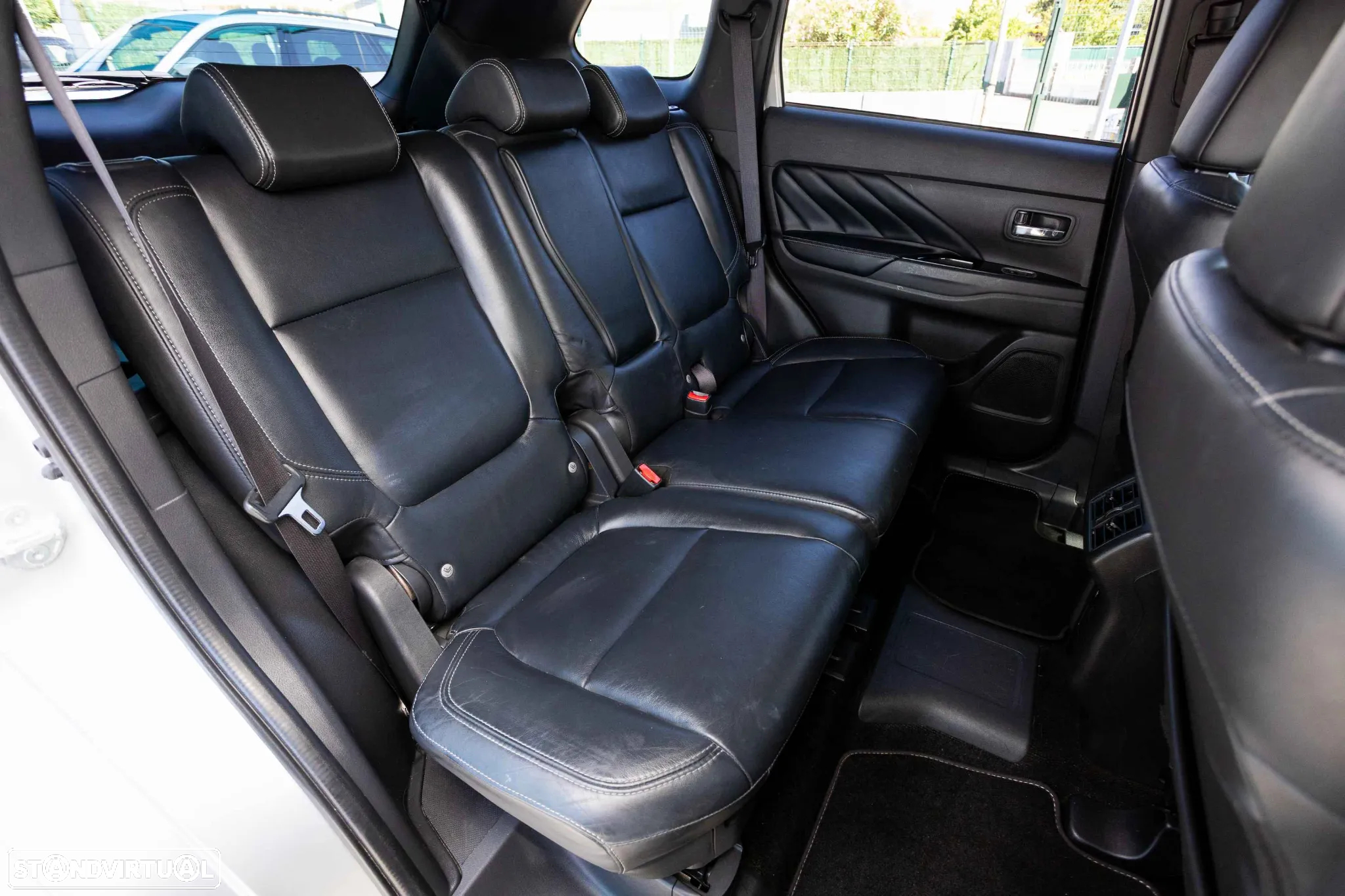 Mitsubishi Outlander 2.0 PHEV Instyle - 35